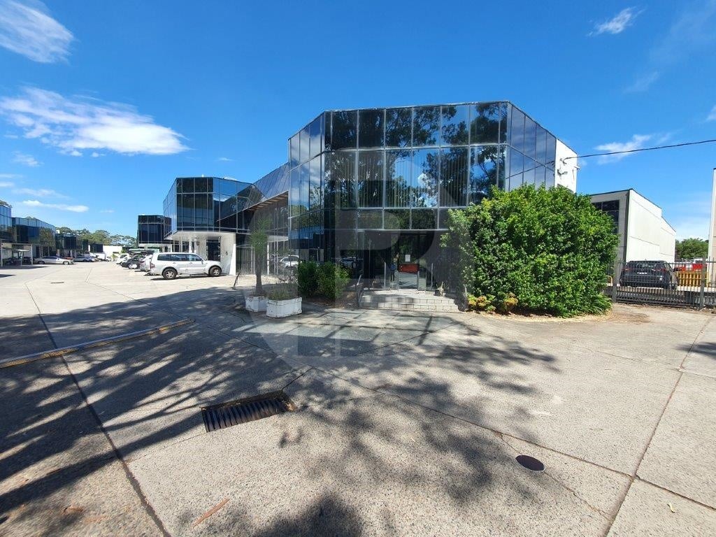 OFFICE/SHOWROOM FOR LEASE IN KINGS PARK