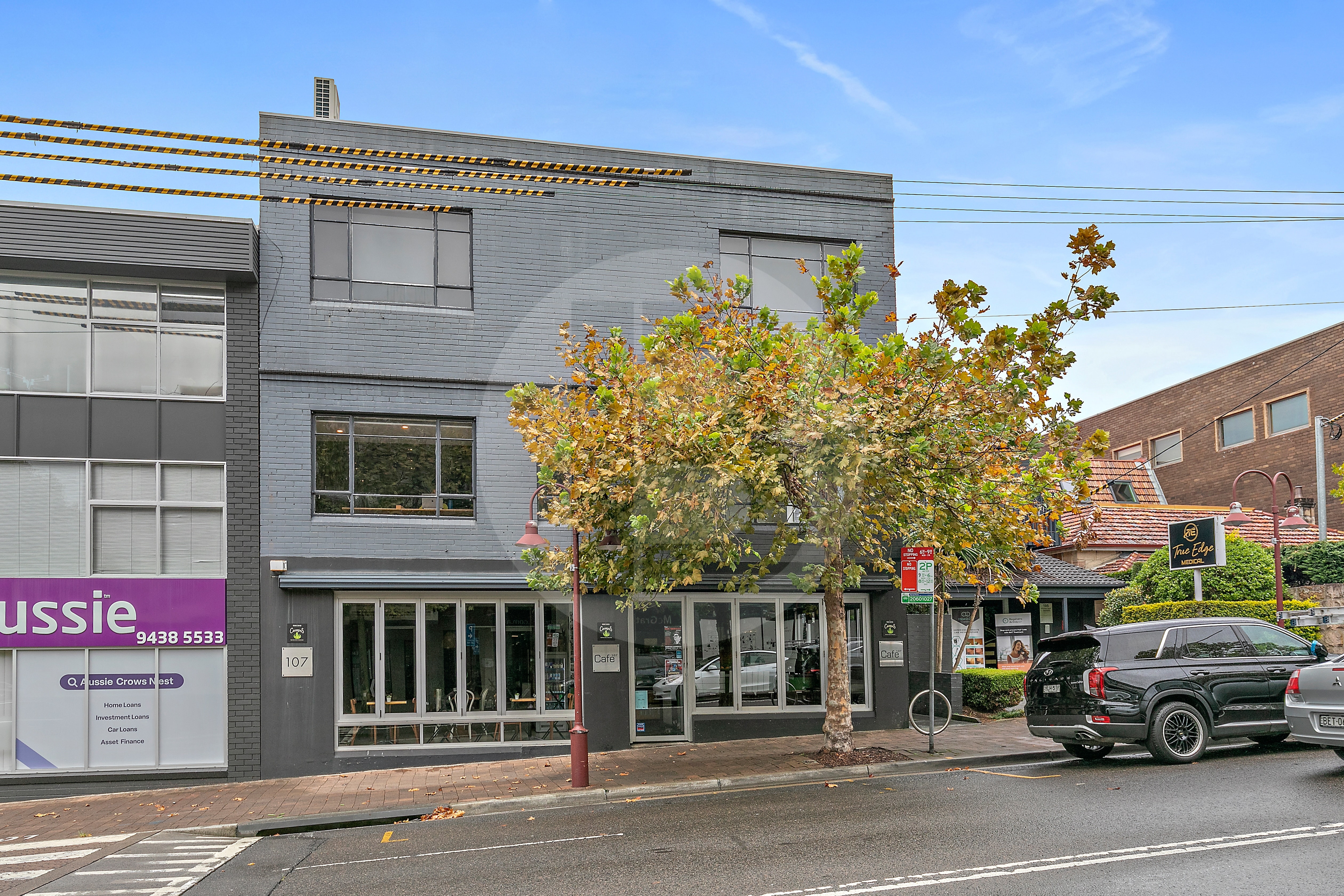 CONTEMPORARY FIRST FLOOR OFFICE IN BUSY LOCATION