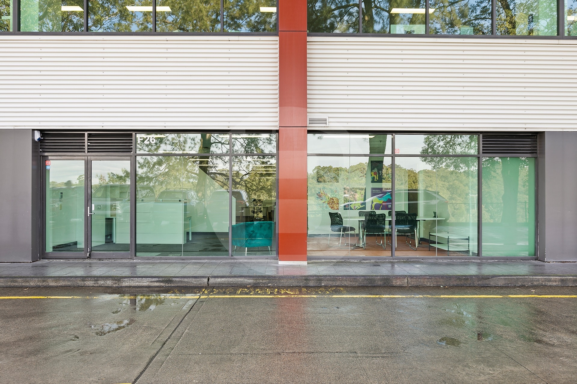 VERSATILE OFFICE/SHOWROOM
