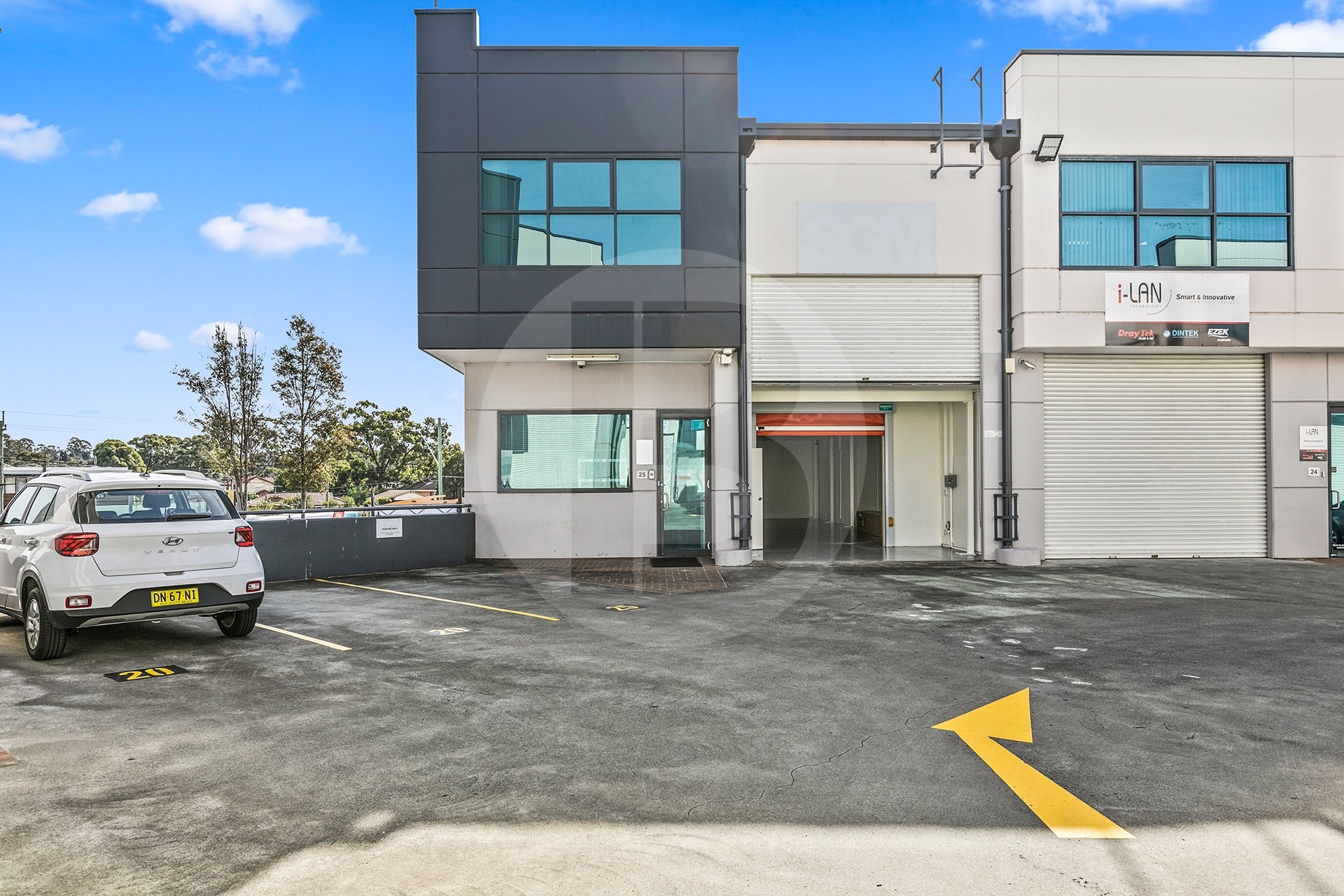 MODERN HIGH OFFICE INDUSTRIAL FACILITY IN SEVEN HILLS