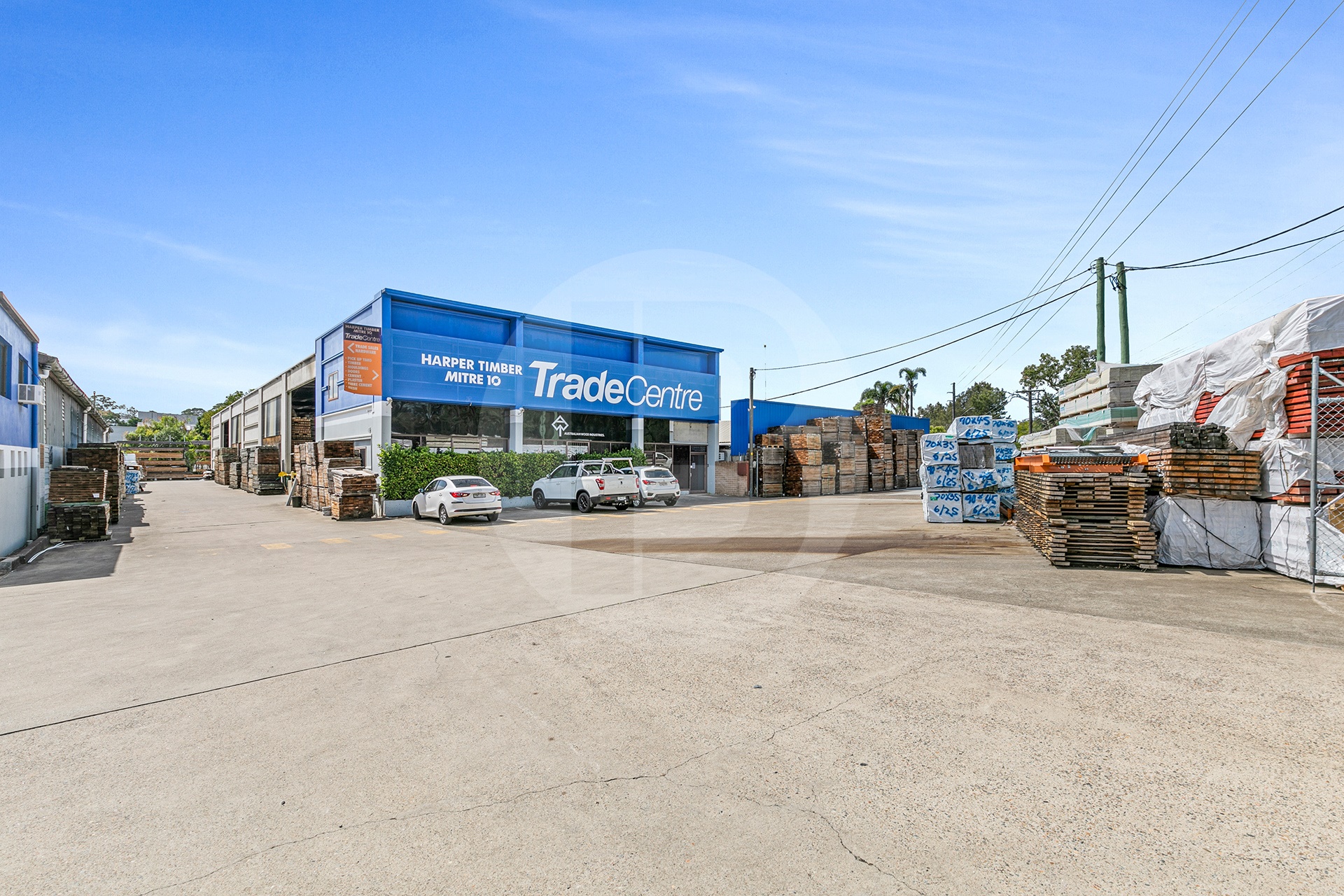RARE FREESTANDING WAREHOUSE WITH REAR YARD