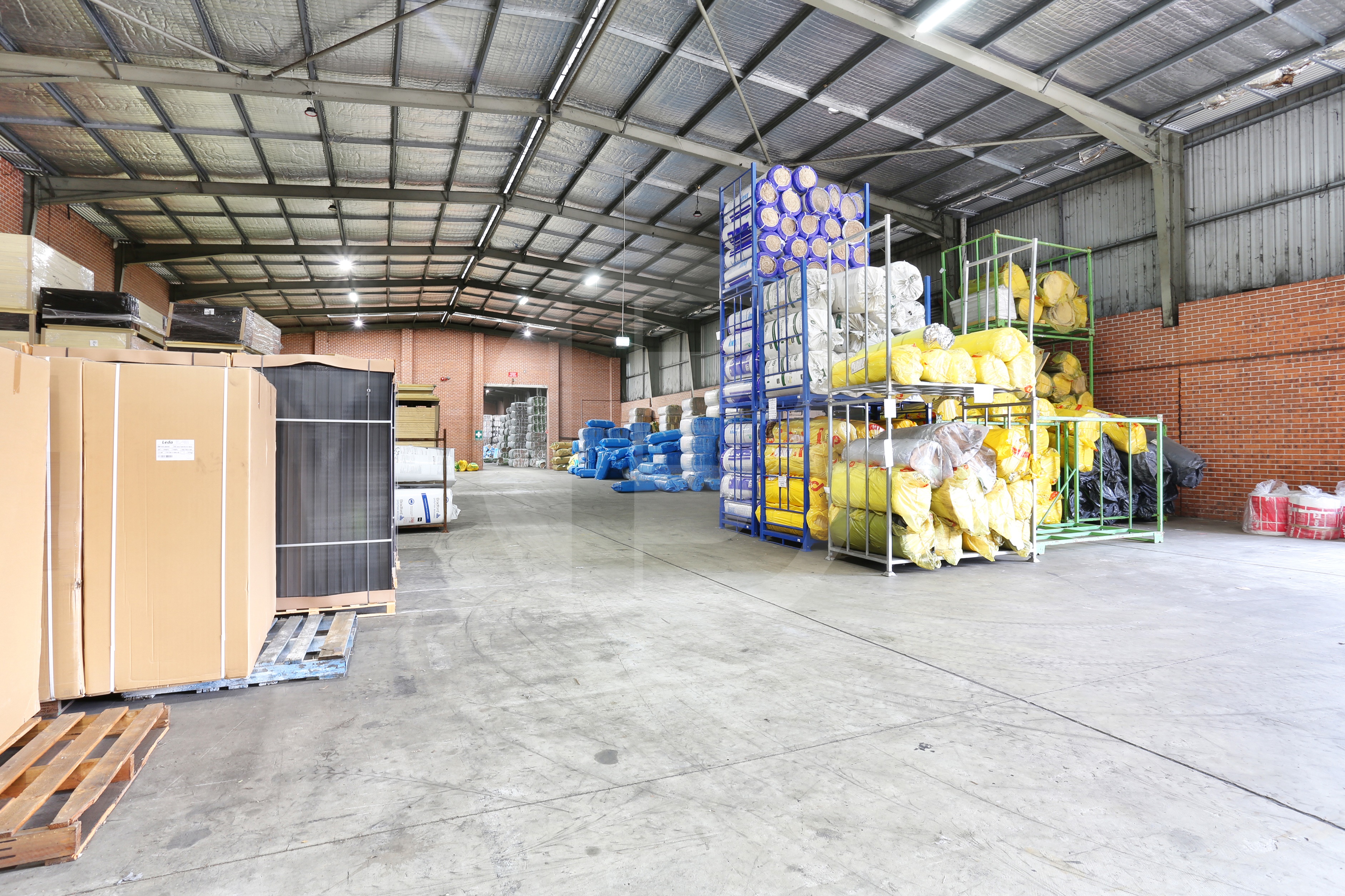 WAREHOUSE WITH HIGH CLEARANCE & COVERED AWNING