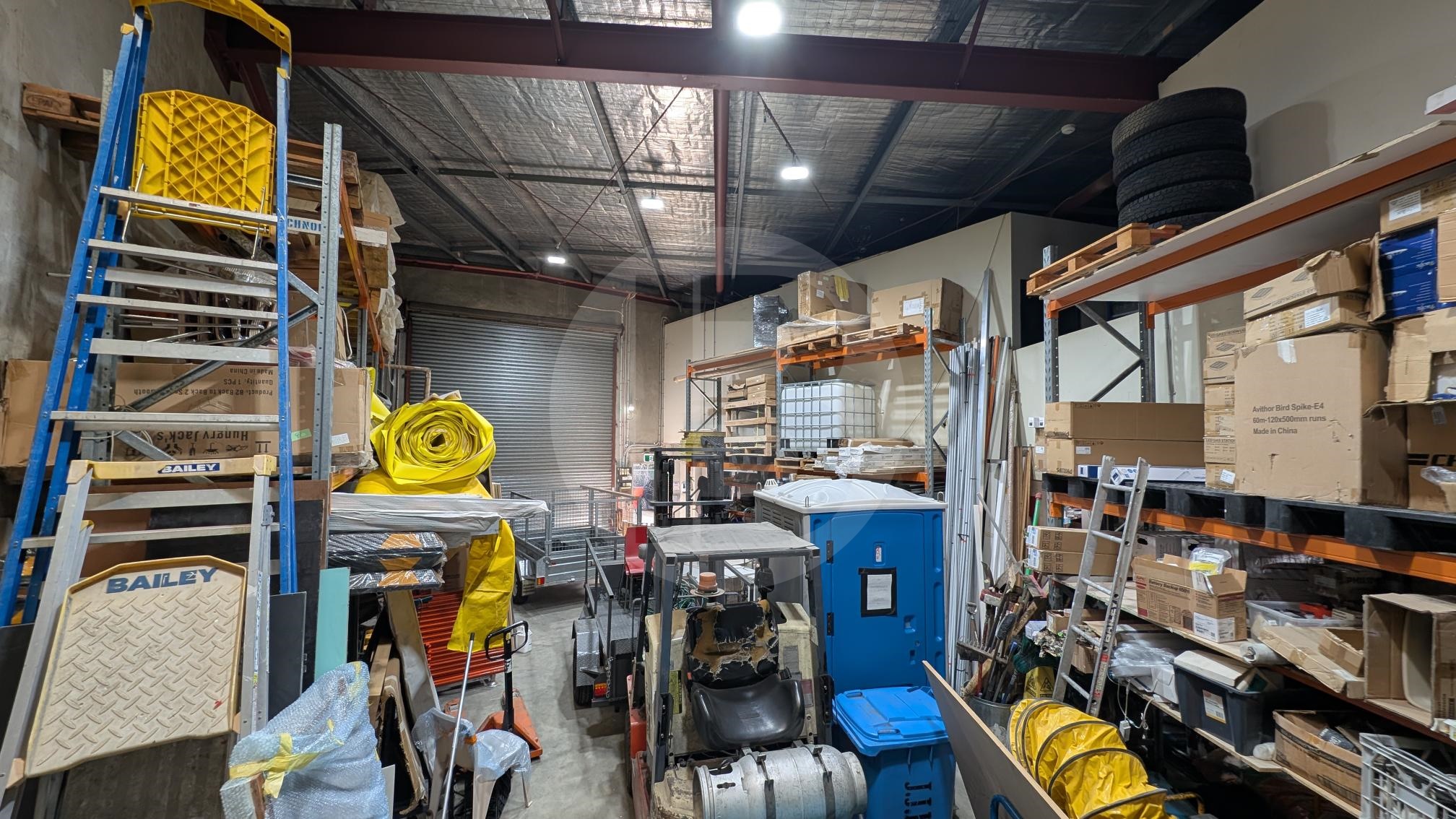 INDUSTRIAL WAREHOUSE FOR LEASE IN SEVEN HILLS INDUSTRIAL WAREHOUSE FOR LEASE IN SEVEN HILLS