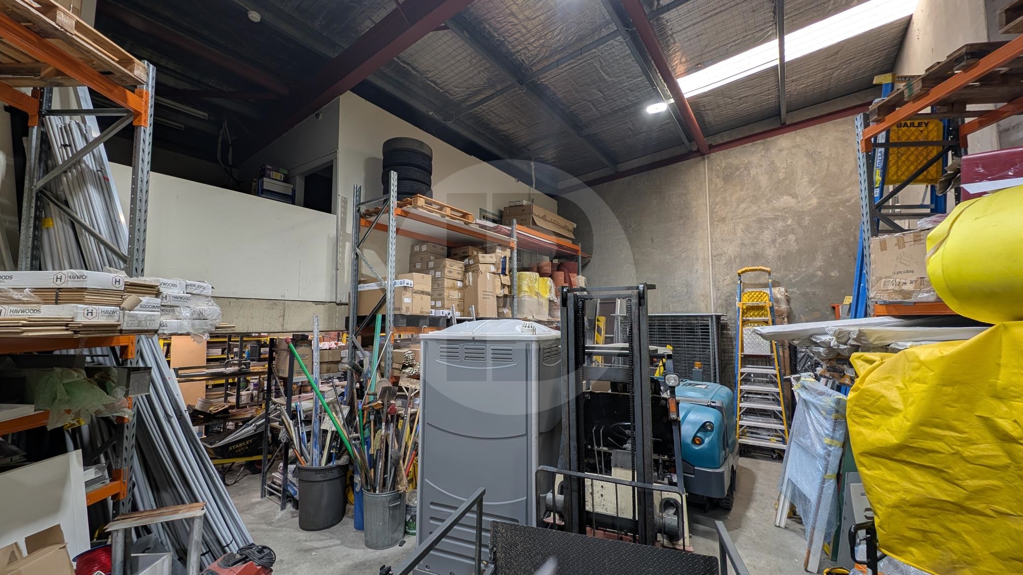 INDUSTRIAL WAREHOUSE FOR LEASE IN SEVEN HILLS INDUSTRIAL WAREHOUSE FOR LEASE IN SEVEN HILLS