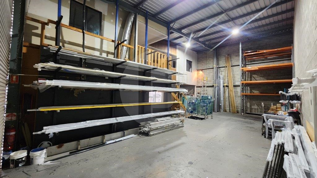 INDUSTRIAL WAREHOUSE FOR SALE IN SEVEN HILLS INDUSTRIAL WAREHOUSE FOR SALE IN SEVEN HILLS