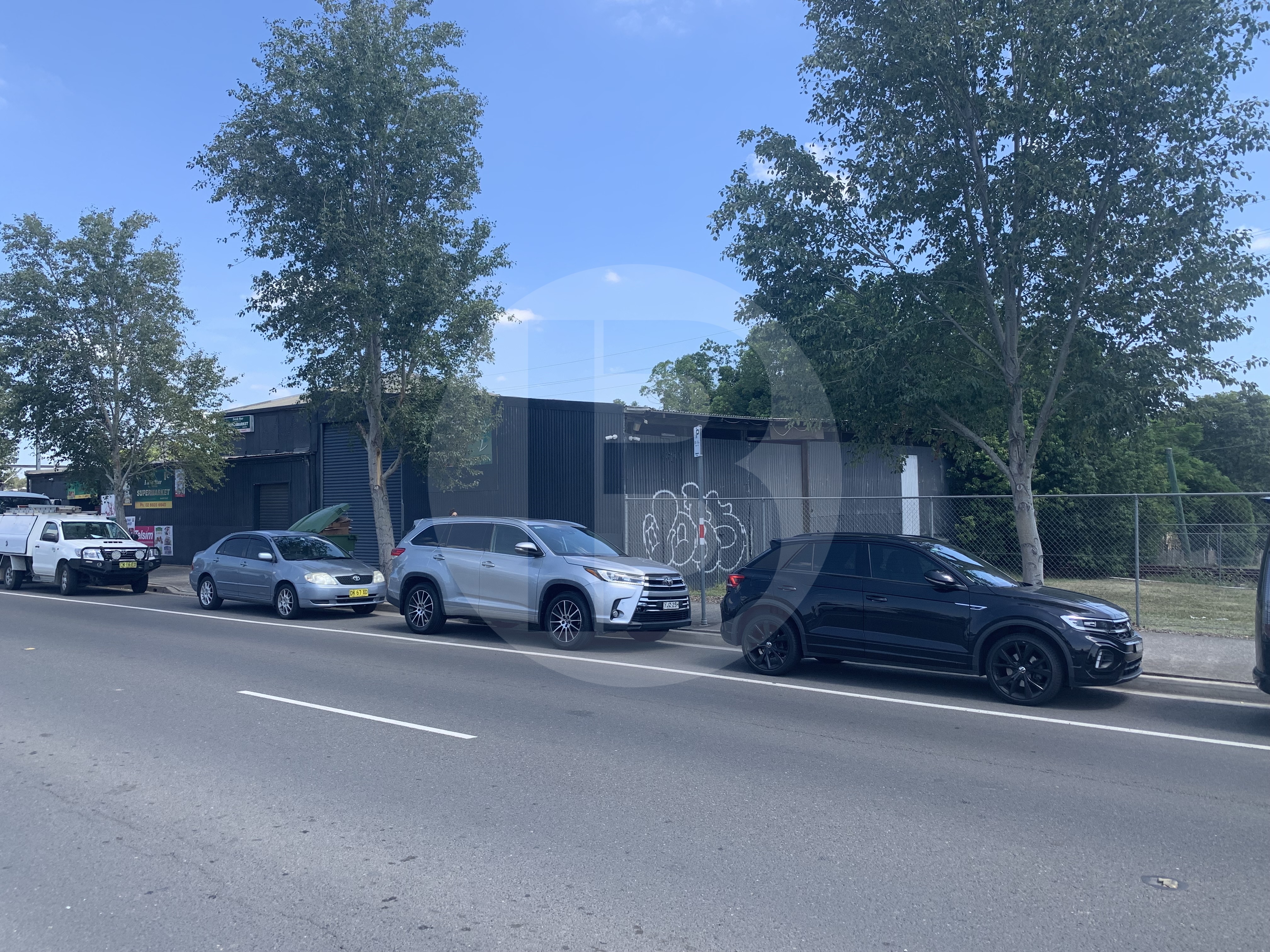 FACTORY/RETAIL SHOP WITH 400M YARD ATTACHED FACTORY/RETAIL SHOP WITH 400M YARD ATTACHED