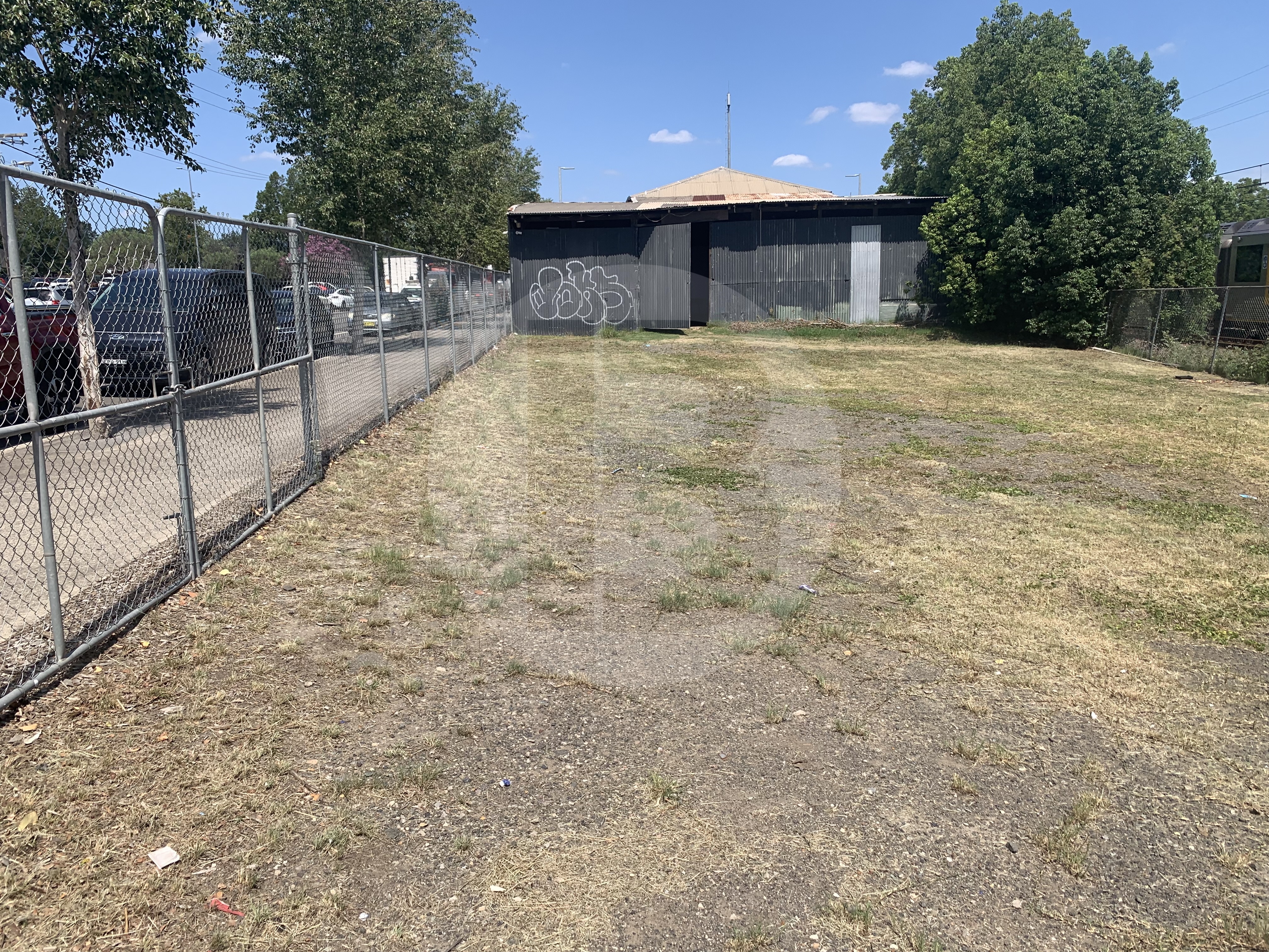 FACTORY/RETAIL SHOP WITH 400M YARD ATTACHED FACTORY/RETAIL SHOP WITH 400M YARD ATTACHED