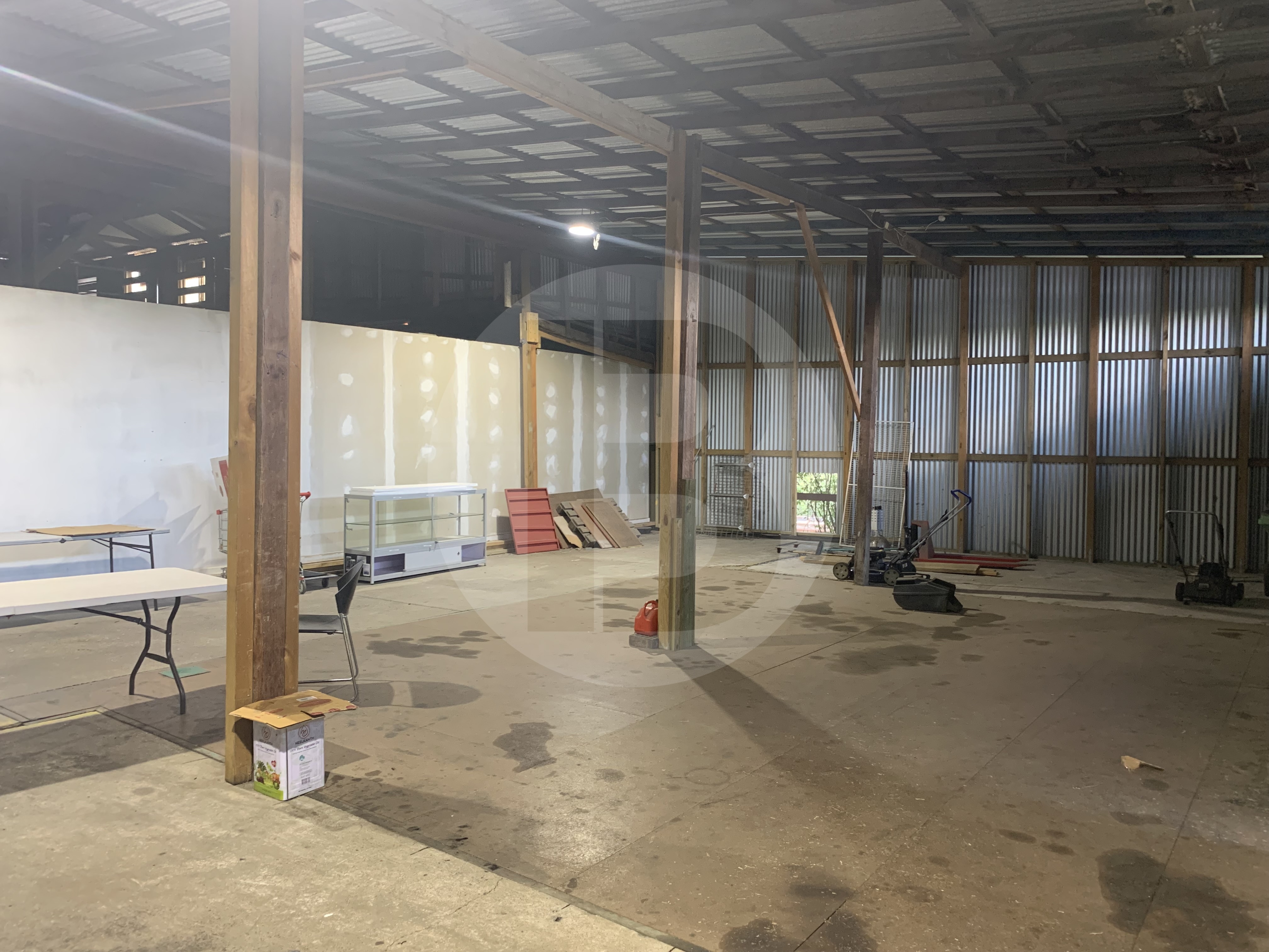 FACTORY/RETAIL SHOP WITH 400M YARD ATTACHED FACTORY/RETAIL SHOP WITH 400M YARD ATTACHED