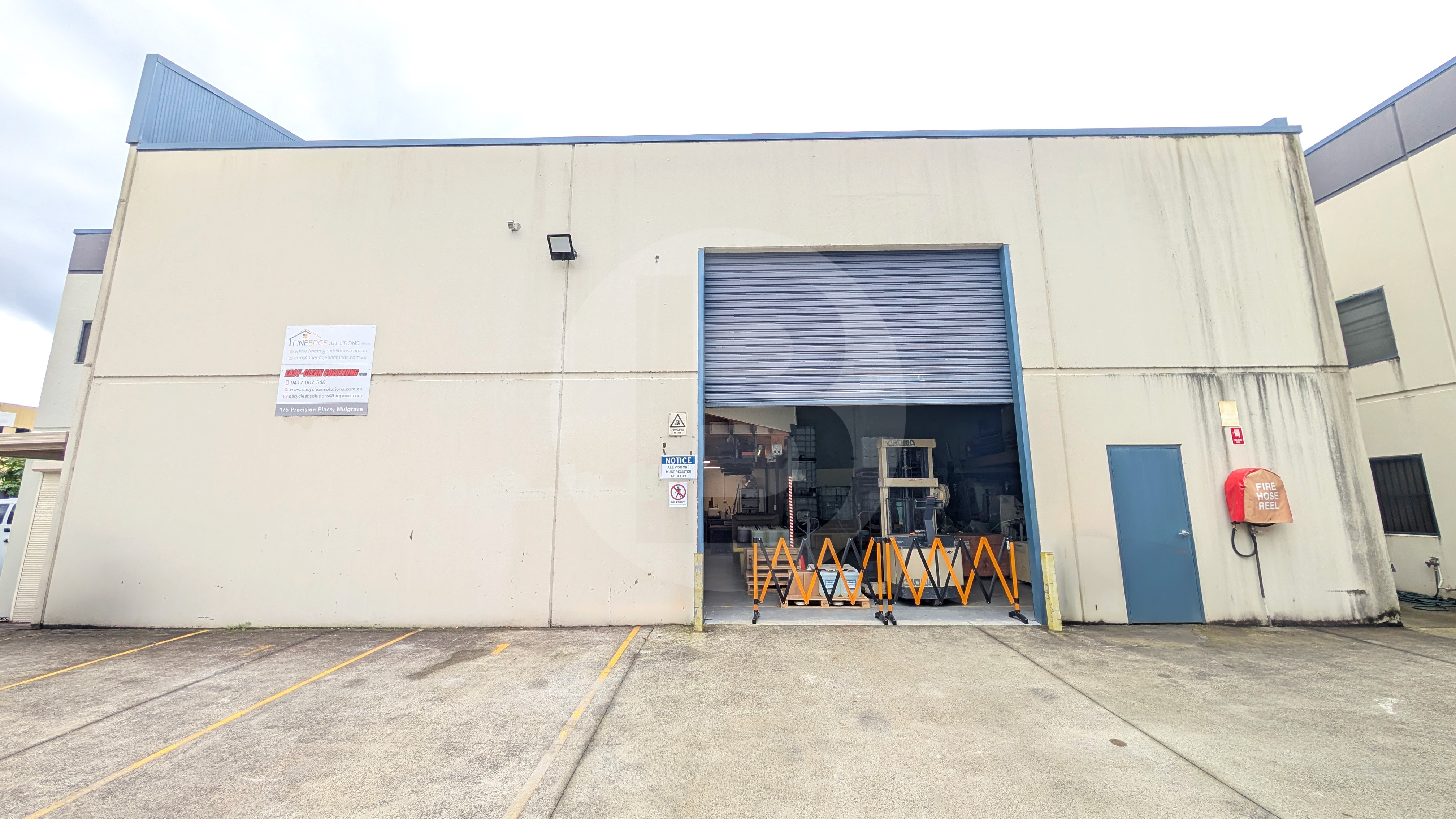HIGH CLEARANCE INDUSTRIAL WAREHOUSE HIGH CLEARANCE INDUSTRIAL WAREHOUSE