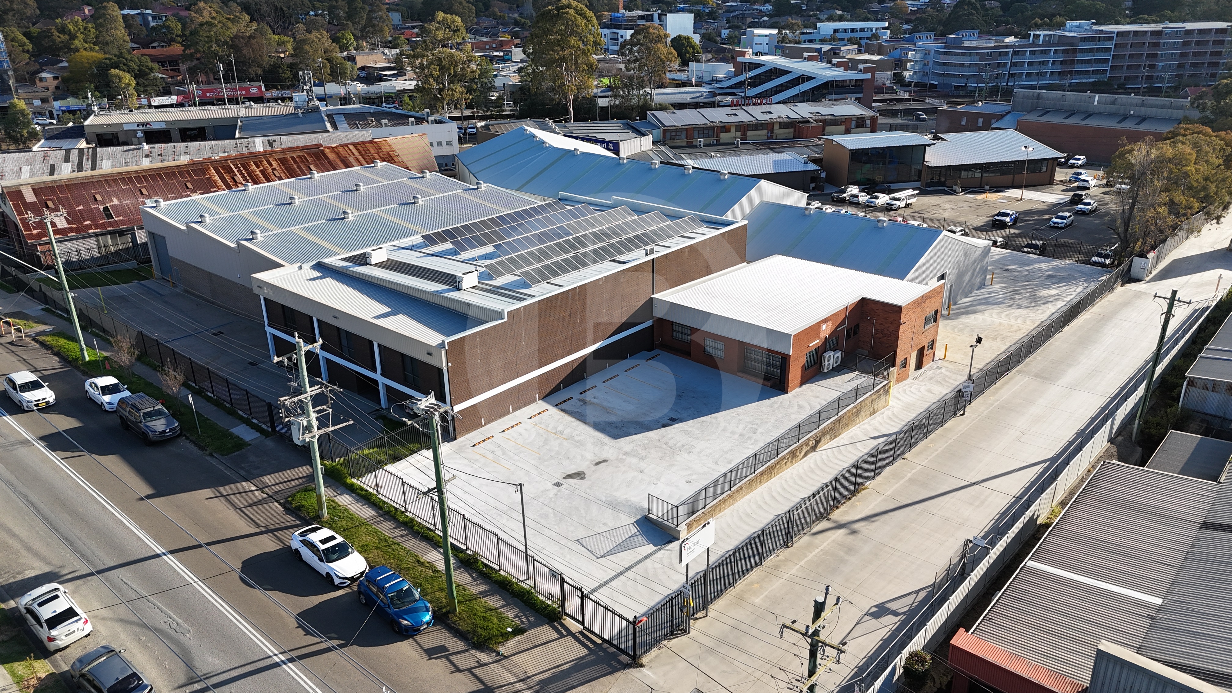 NEWLY RENOVATED LARGE-FORMAT INDUSTRIAL WAREHOUSE