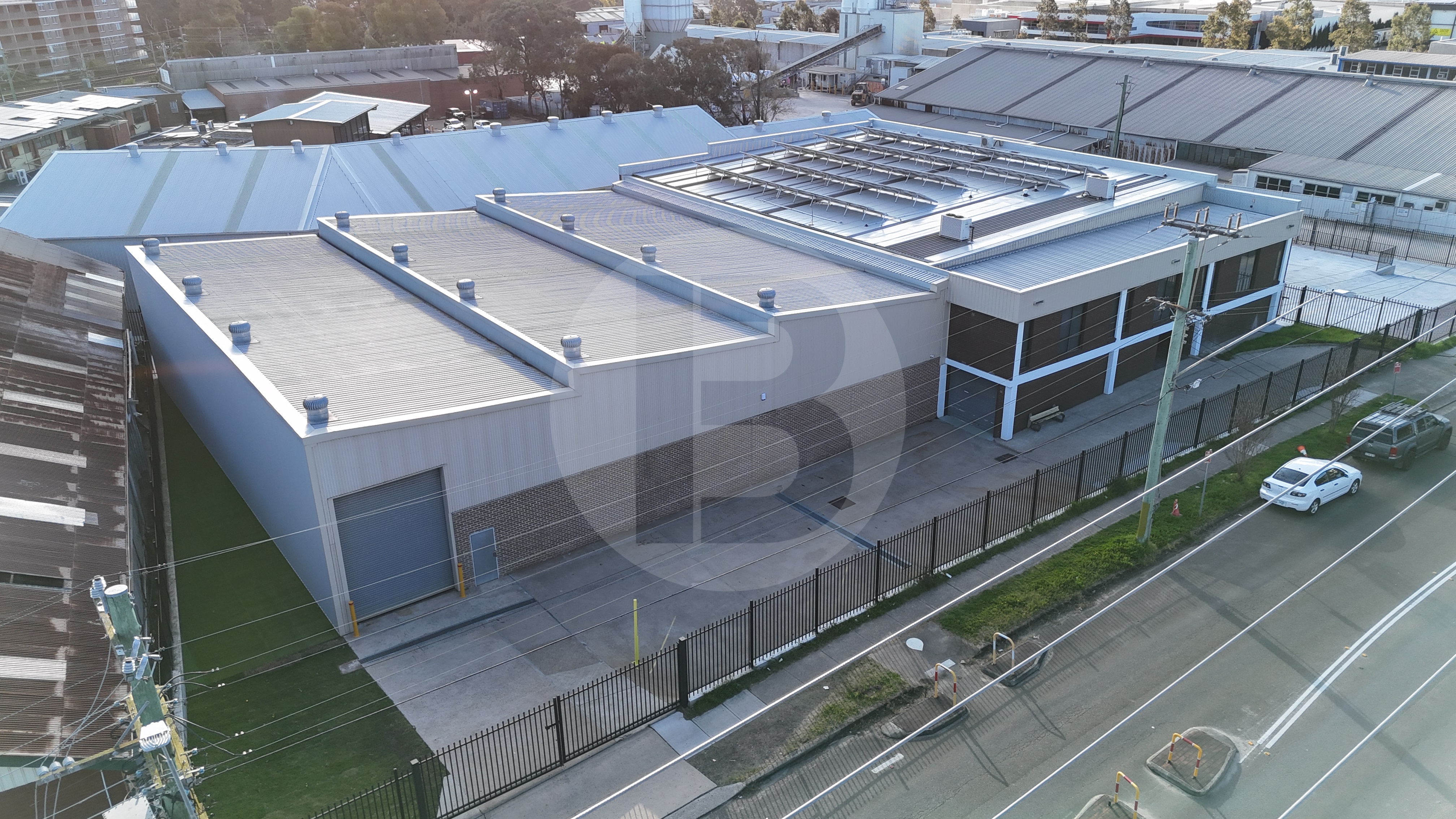 NEWLY RENOVATED LARGE-FORMAT INDUSTRIAL WAREHOUSE